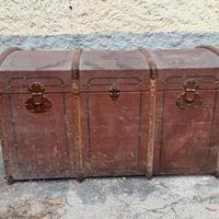 Bauletto in legno con chiusure in ferro