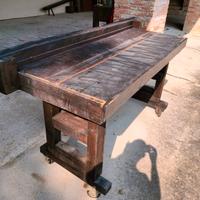 bancone da lavoro in legno su ruotine