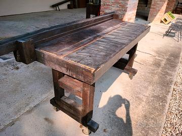 bancone da lavoro in legno su ruotine