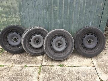 Cerchi in ferro 15" Ford e gomme termiche