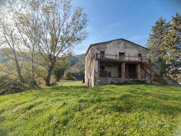 Casa da ristrutturare con terreno