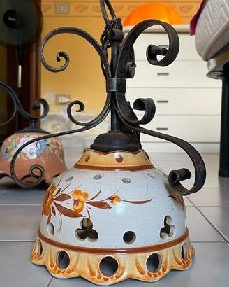 Lampadario rustico ceramica e ferro battuto