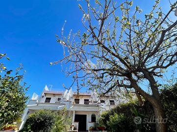 VILLA A SCHIERA A LACCO AMENO