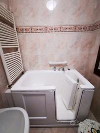 Vasca con apertura facilitata