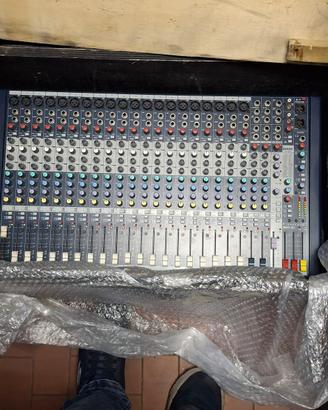 mixer soundcraft 22 canali