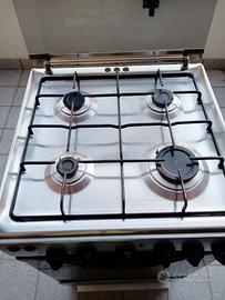 Cucina Bompani combinato gas e elettrico.