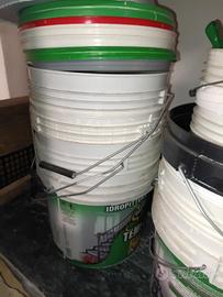 secchio plastica vuoto 16 l e 5l
