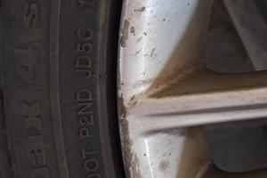 Pneumatici 4 stagioni 225/45 R17 e cerchi in lega