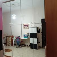 armadio in massello con cassettiera esterna latera