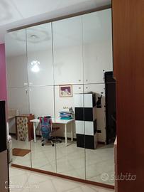 armadio in massello con cassettiera esterna latera