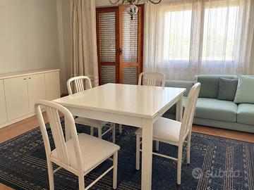 Tavolo da pranzo allungabile con 4 sedie