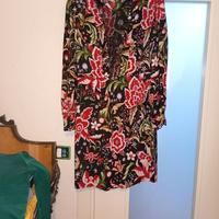 Vestito elegante floreale a sfondo nero