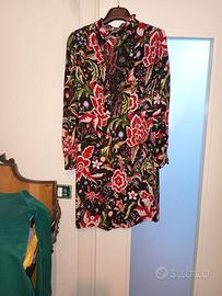 Vestito elegante floreale a sfondo nero