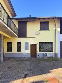 CASA DI CORTE A RESCALDINA