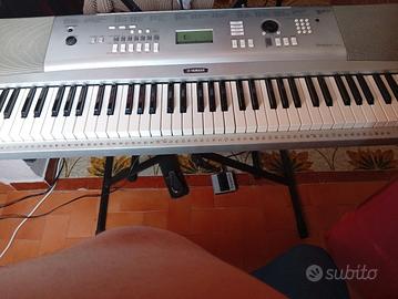 piano Yamaha dgx 220 