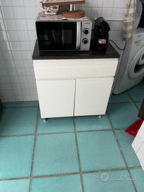 Mobiletto bianco cucina