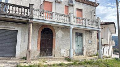 2 LOCALI A FONTANA LIRI