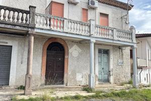 2 LOCALI A FONTANA LIRI