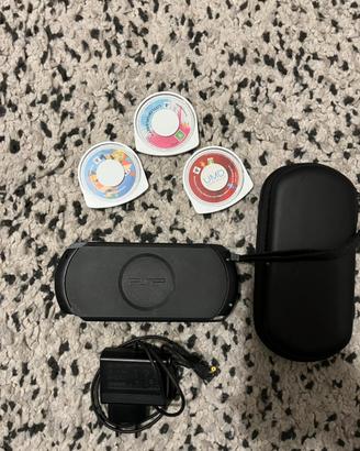 PSP E1004+ 3 Giochi UMD + Custodia