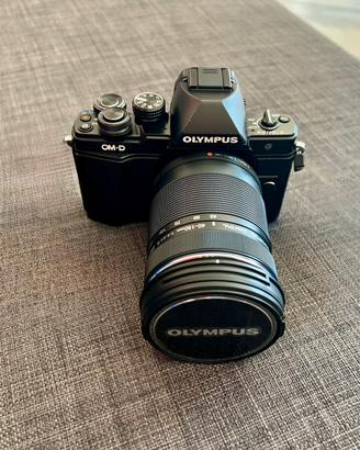 OLYMPUS OM-D EM10 II + accessori