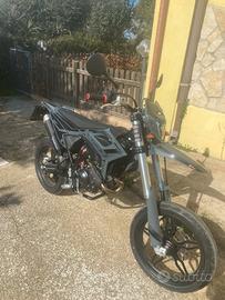 Beta motard RR 125 4T  T X Special Edition