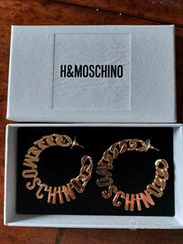 Orecchini Moschino per H&M