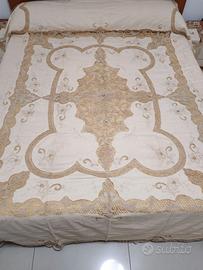 copriletto in lino ricamato cn inserti pizzo cantu