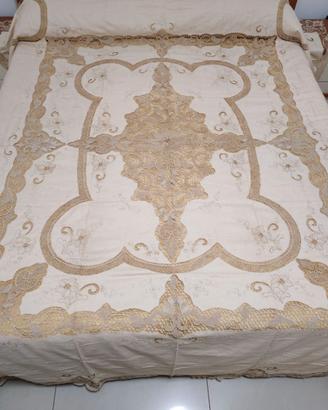 copriletto in lino ricamato cn inserti pizzo cantu