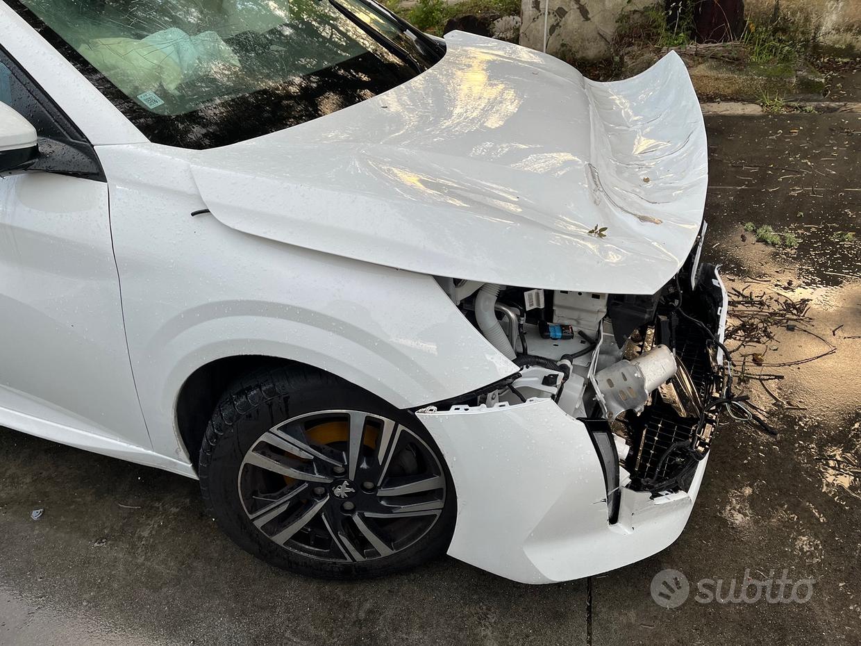Peugeot 208 (2021) INCIDENTATA – motore ok