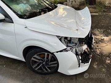 Peugeot 208 (2021) INCIDENTATA – motore ok