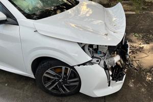 Peugeot 208 (2021) INCIDENTATA – motore ok