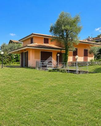 VILLA SINGOLA A TORRI DEL BENACO