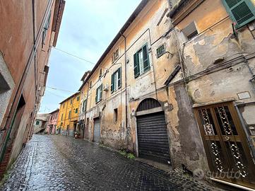2 LOCALI A GENZANO DI ROMA