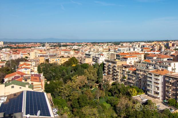 Viale Umberto. Luminoso pentavano vista mare