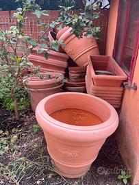Vasi per piante e fiori in resina e terracotta