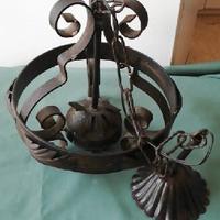 Lampadario in ferro battuto