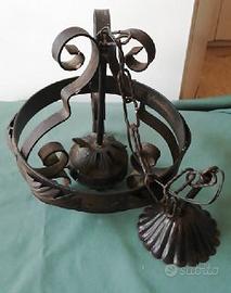 Lampadario in ferro battuto