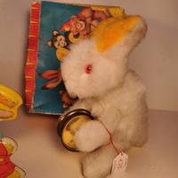 coniglietto meccanico a molla suona cembali  1950