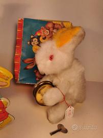 coniglietto meccanico a molla suona cembali  1950
