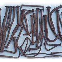 Chiodi antiche in ferro battuto fatti a mano