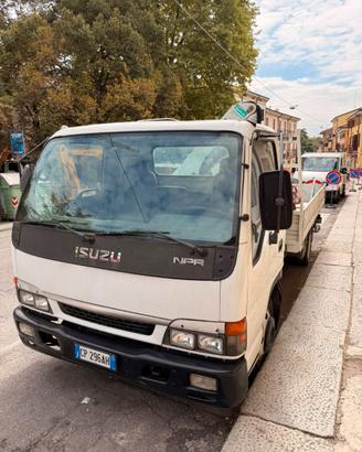 Autocarro Isuzu NPR 77 L