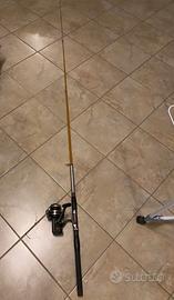 canna da pesca e rete porta pesci 