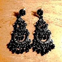 ORECCHINI *STILE ANTICATO* CON PERLINE NERE STRASS