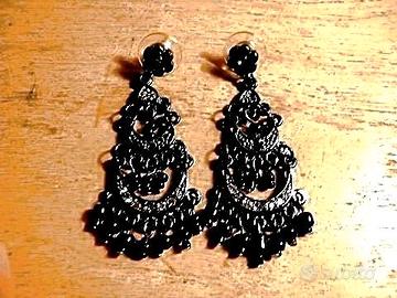 ORECCHINI *STILE ANTICATO* CON PERLINE NERE STRASS