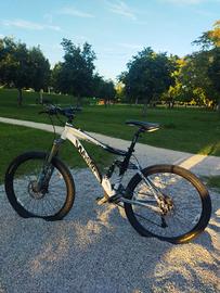  BICI MTB  FULL SUSPENSION Whistle (usata)