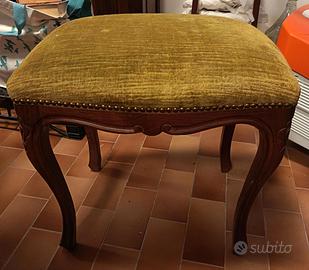 Sgabello vintage in velluto e legno.