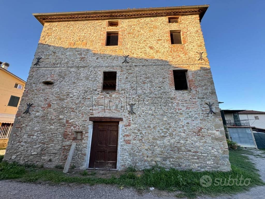 Rustico / Casale di 360 m² con più di 5 locali e b - Vista 2