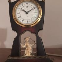 Vecchia sveglia a molla