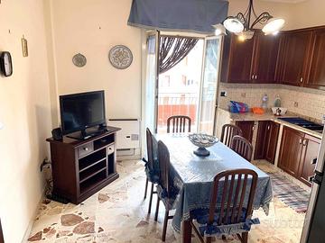 Stanza singola - balcone privato - posto auto