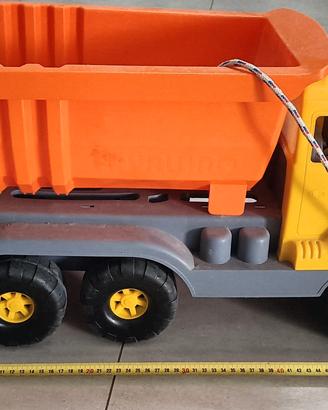 camion giocattolo 